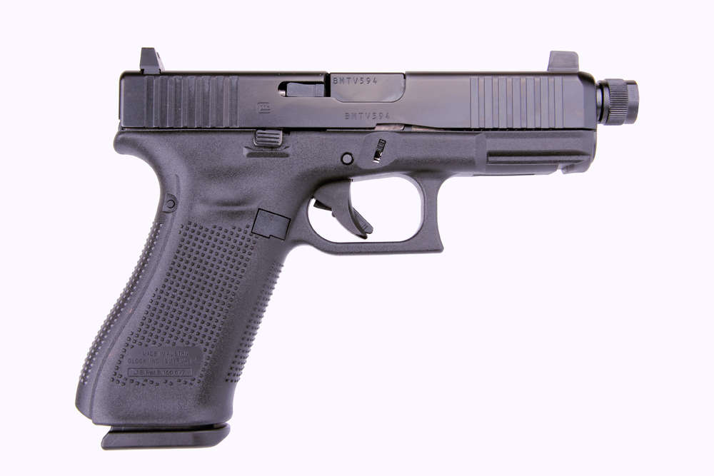 Handguns Glock G19 G5 9mm G19 G5 9MM 15+1 4.0" THREADED • 3-15RD MAGS | FRONT SERRATIONS • Model: G19 G5